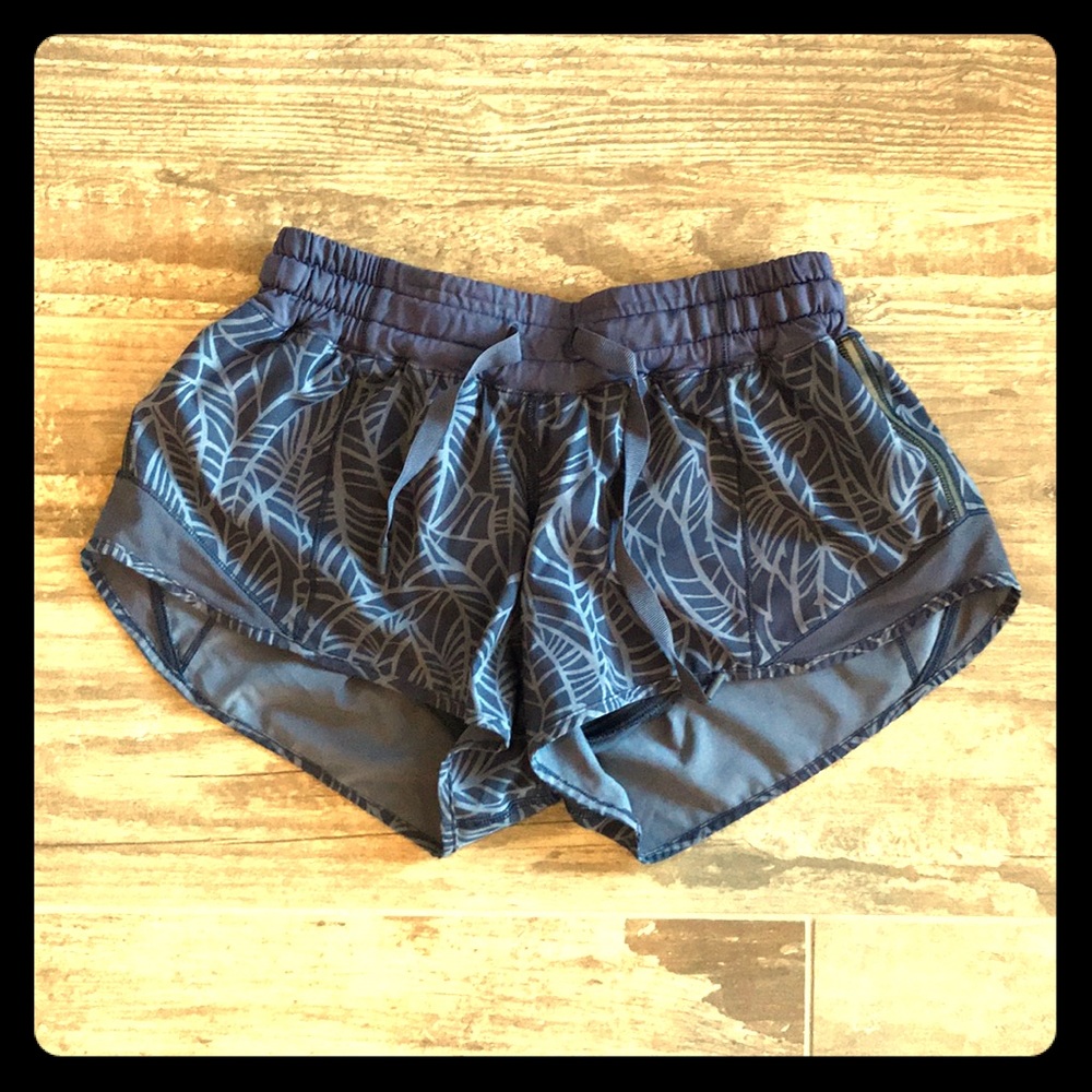 Lululemon Hottie Hot 2.5” shorts